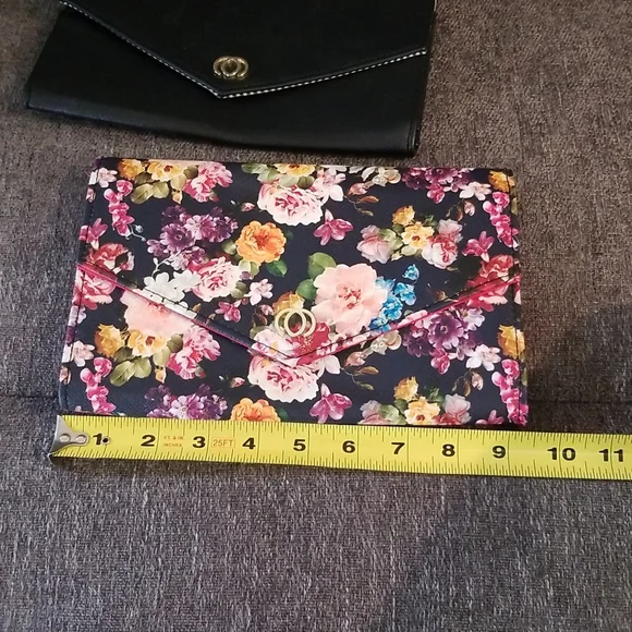 Set of 2 Minicci clutch purses. Black & pink floral - Picture 12 of 14